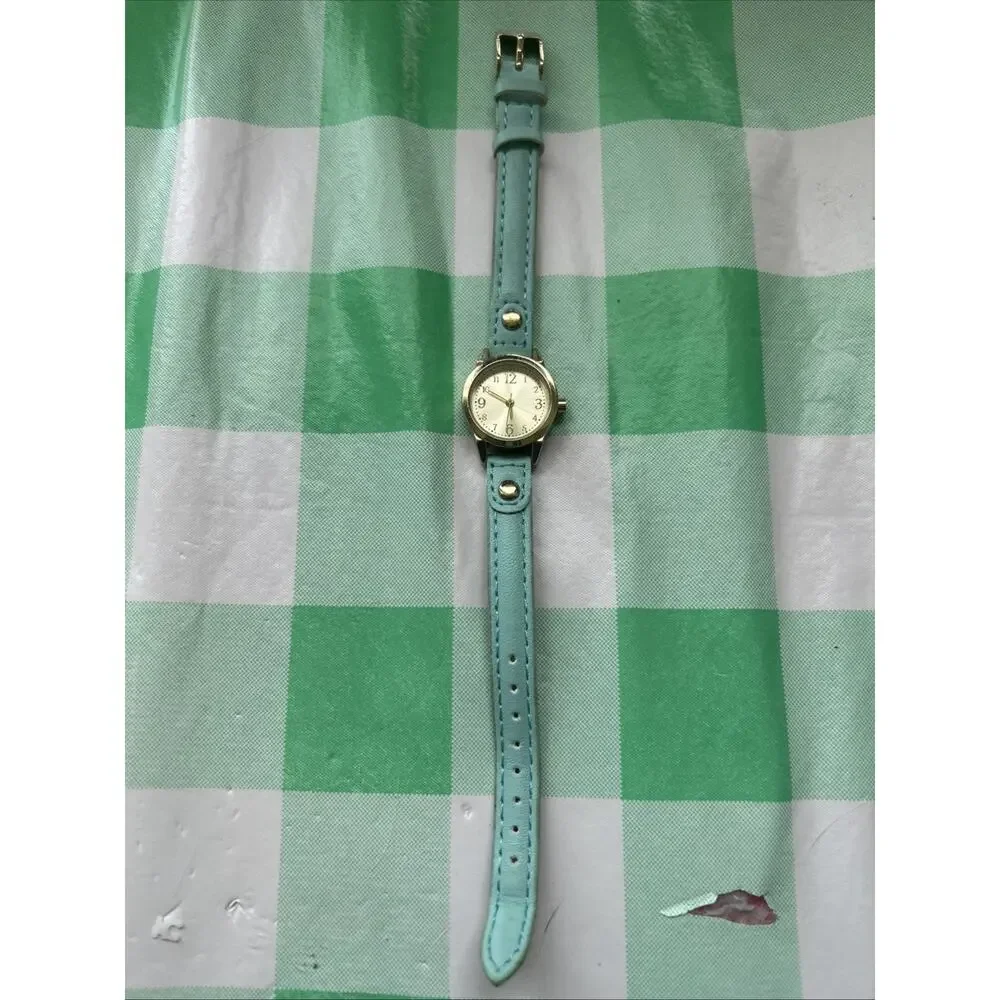 Unbranded gold tone